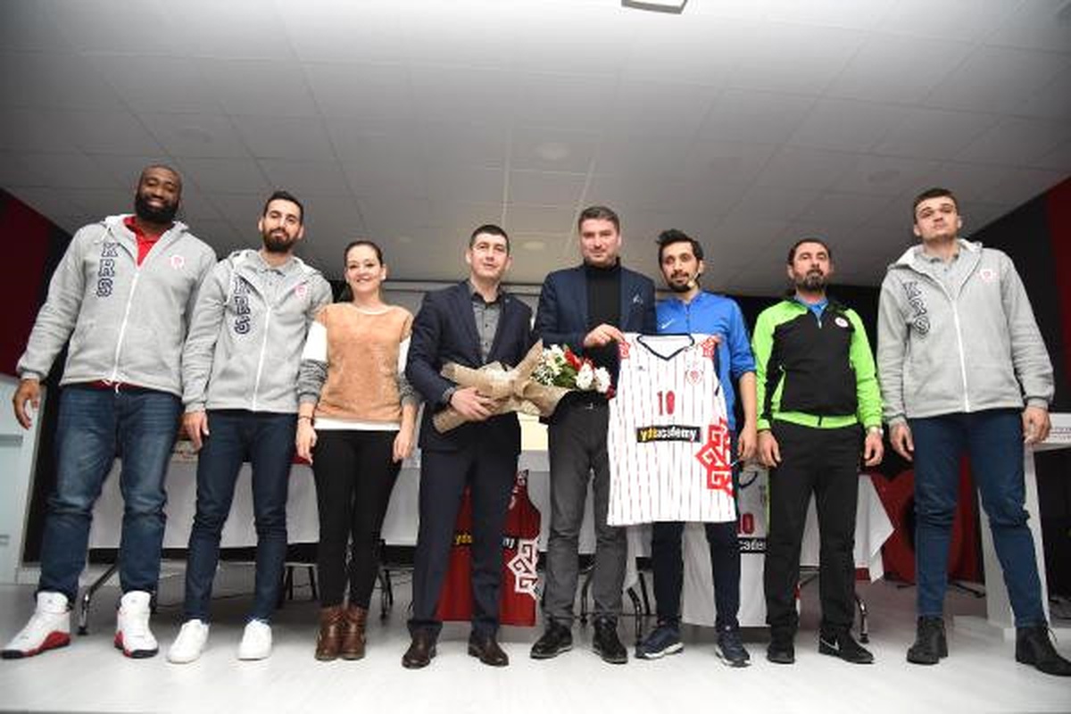 Karesispor Basketbol Takımı, Panelde Öğrencilerle Buluştu