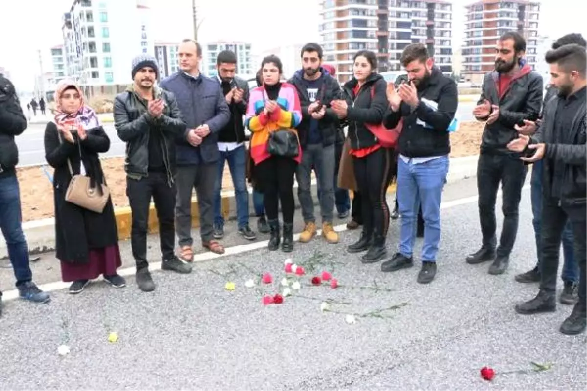 Kazada Ölen Üniversite Öğrencisi Gözyaşlarıyla Uğurlandı (2)