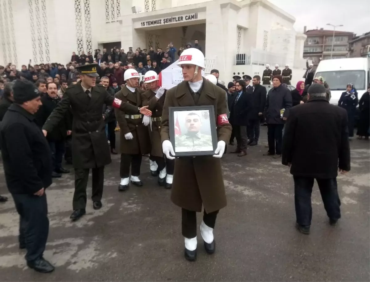 Kilis\'te Kaza Kurşunu ile Şehit Olan Asker Son Yolculuğuna Uğurlandı