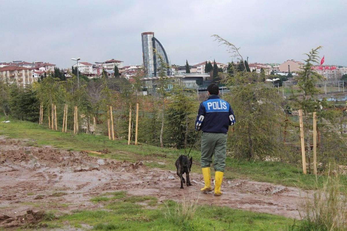 Kocaeli\'de 11 Yıl Önce Kaybolan Anne ve Kızının Cesedini Bulmak İçin Kazı Başlatıldı