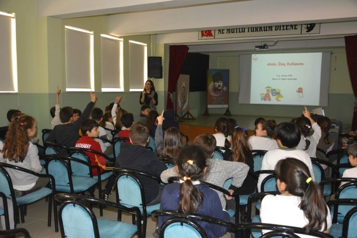 Minik Öğrencilere Akılcı İlaç Eğitimi