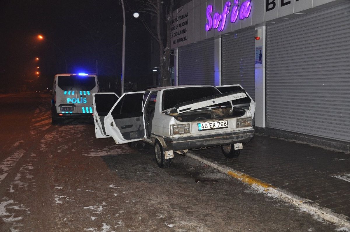 Otomobilde Gaz Patlaması: 4 Yaralı