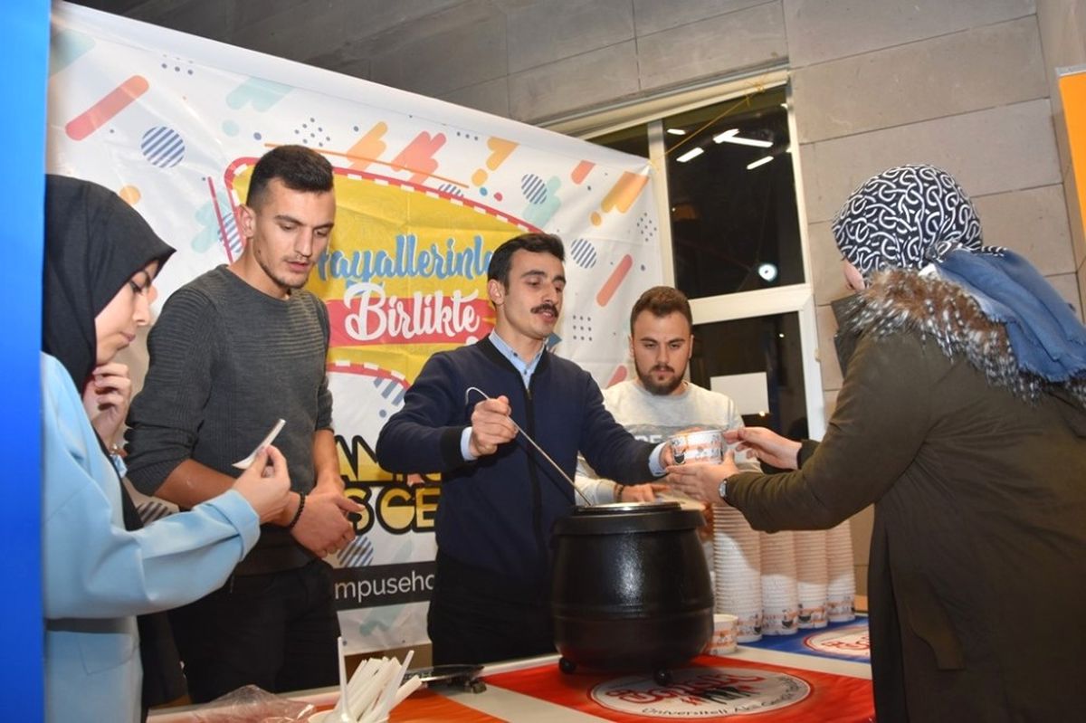 Rektör Bilgiç\'le Yeni Kütüphanede Sıcak Çorba Molası