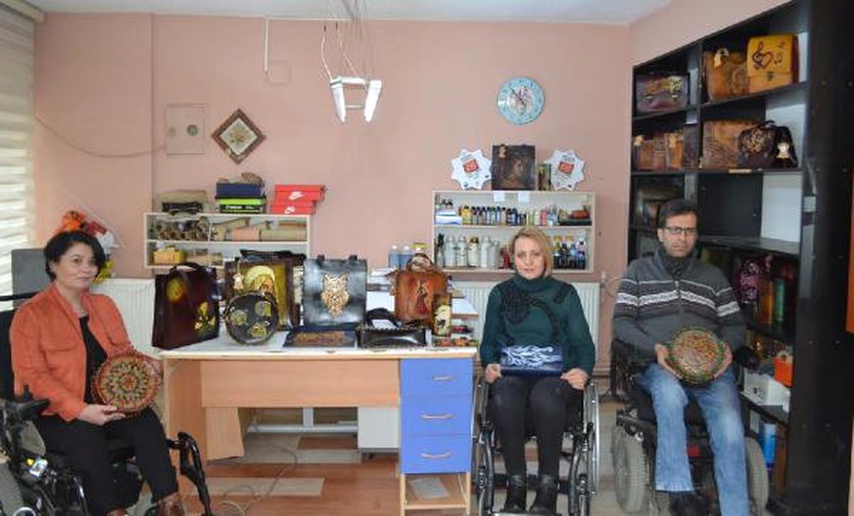 Salihlili 3 Bedensel Engelli Arkadaşa, \'Devlet Sanatçısı\' Unvanı