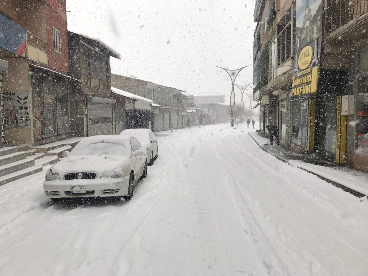 Şemdinli\'de Kar Tatili