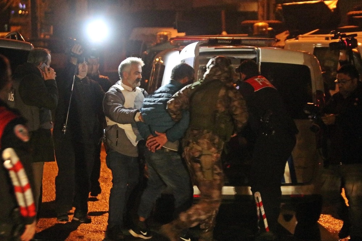 Tartıştığı Aileye ve Etrafa Ateş Açtı: 4 Kişi Operasyonla Yakalandı
