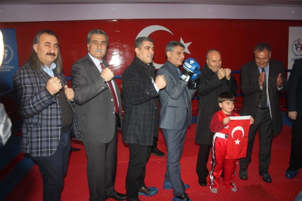 Tatvan\'da Spor Salonu ve Atölye Açılışları