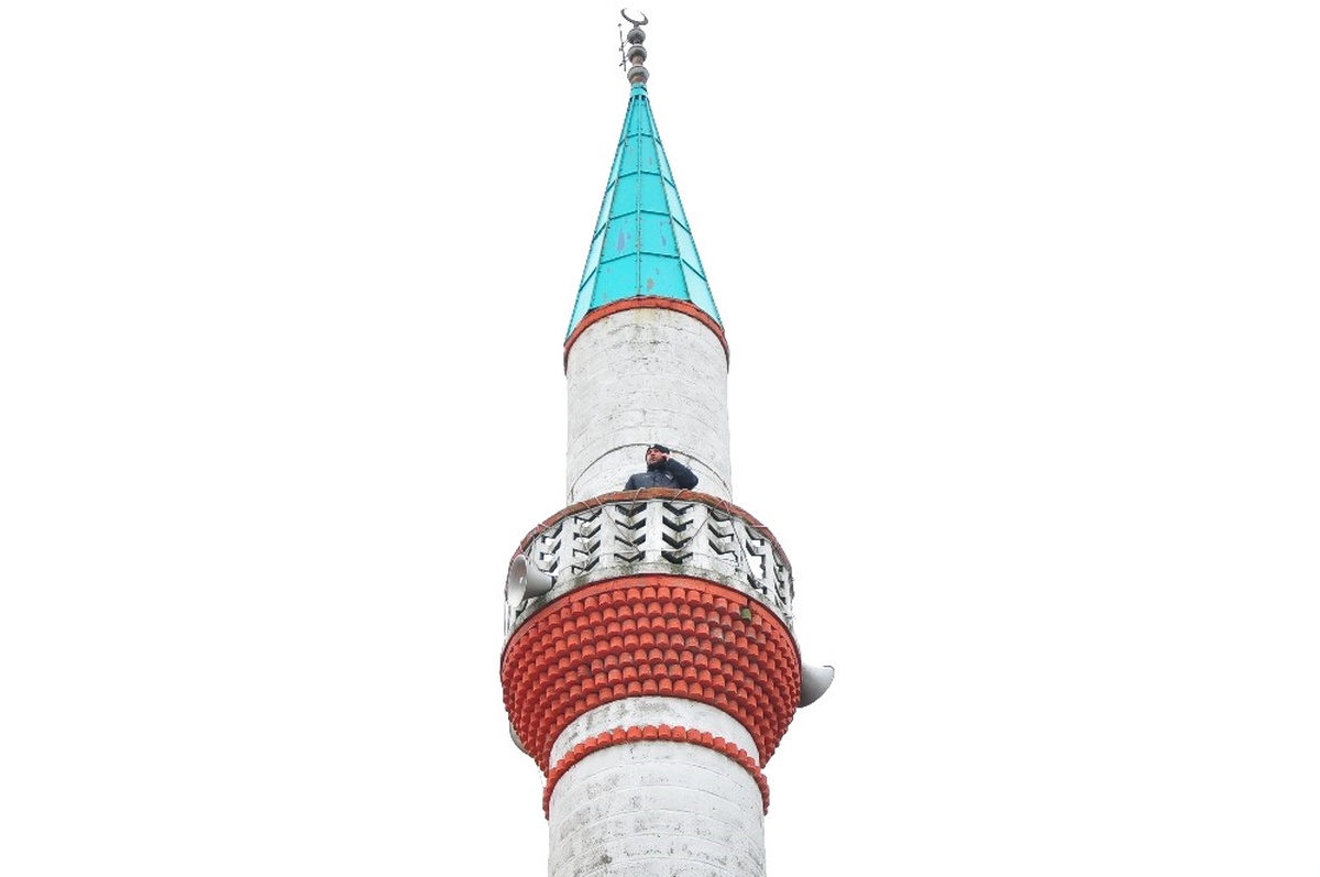 Telefonla Konuşabilmek İçin Cambazlık Yapıyorlar