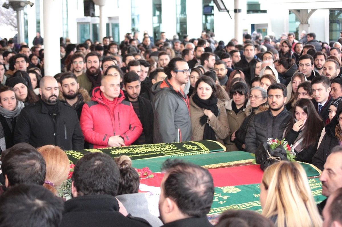 Üniversitede Öldürülen Ceren Damar Toprağa Verildi