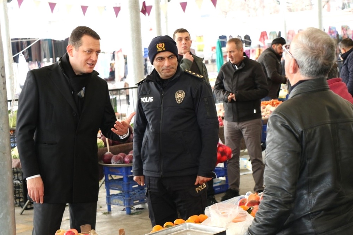 Ürkmezer Pazar Esnafını Ziyaret Etti