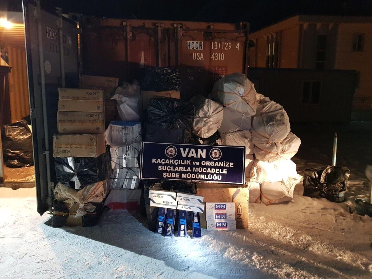 Van\'da 26 Bin 500 Paket Kaçak Sigara Ele Geçirildi
