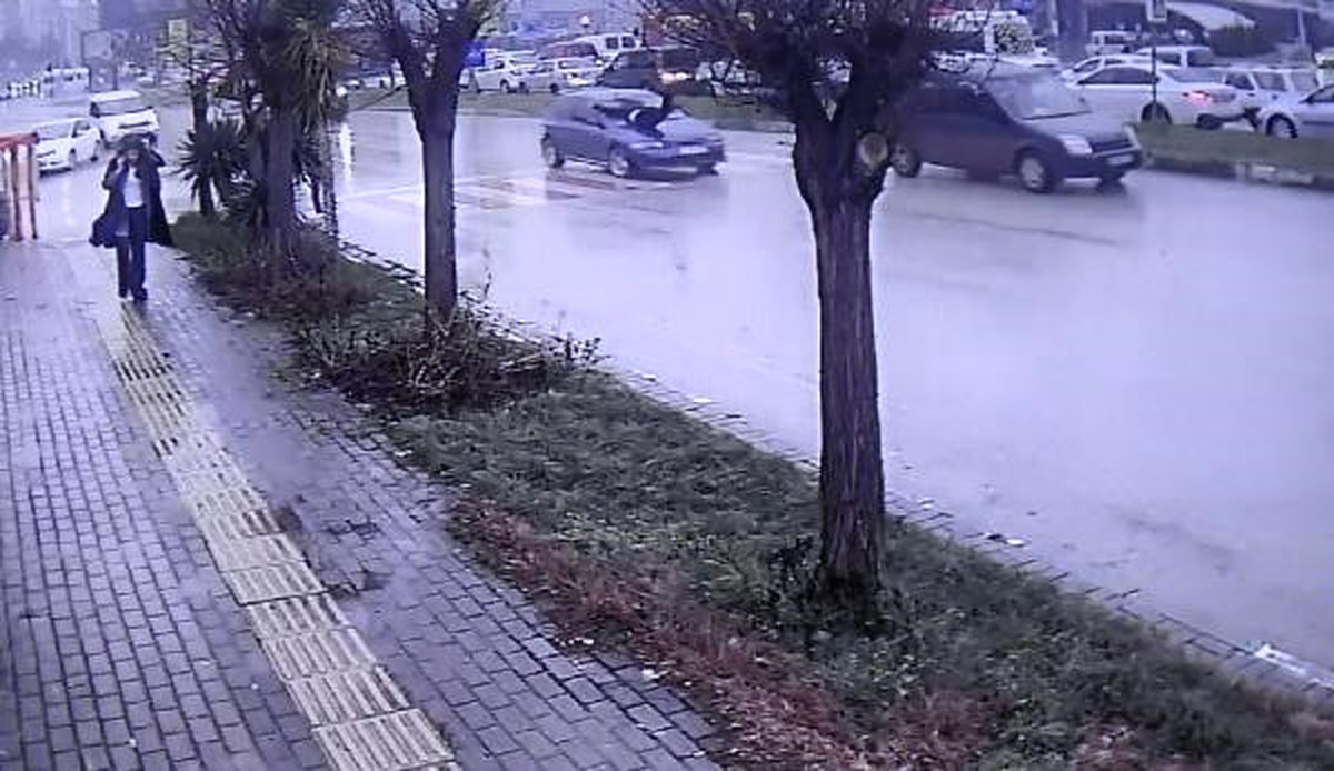 Yaya Geçidindeki Kaza Güvenlik Kamerasına Yansıdı