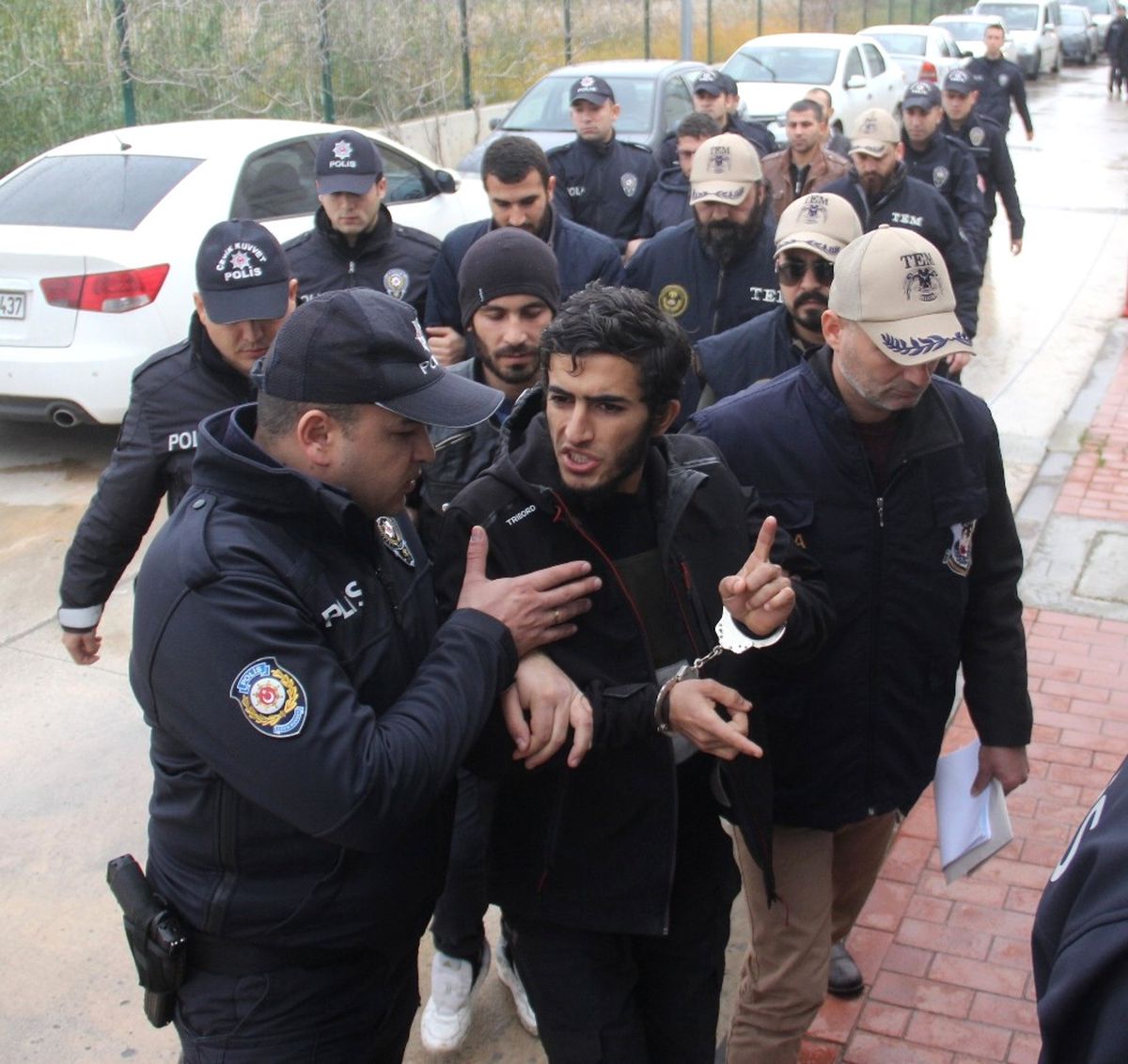 Yeni Yıl Öncesi Gözaltına Alınan Deaş\'lılardan 7\'si Tutuklandı