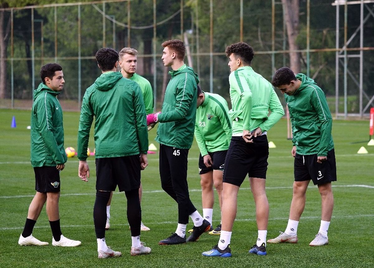 Akhisarspor\'da Hazırlıklar Devam Etti