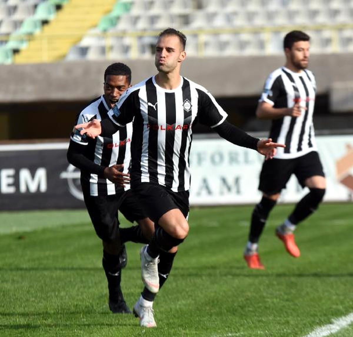 Altay\'ın Gözdesi Paixao