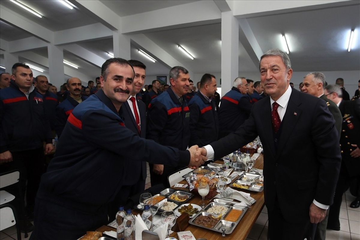 Bakan Akar, Arifiye\'deki 1. Ana Bakım Fabrika Müdürlüğünde İncelemelerde Bulundu