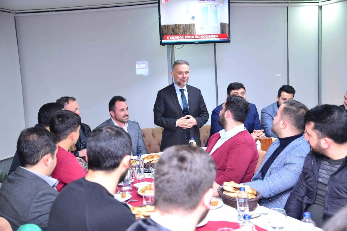 Başkan Ertürk ve Belediye Başkan Adayı Oğuz Gençlerle Buluştu