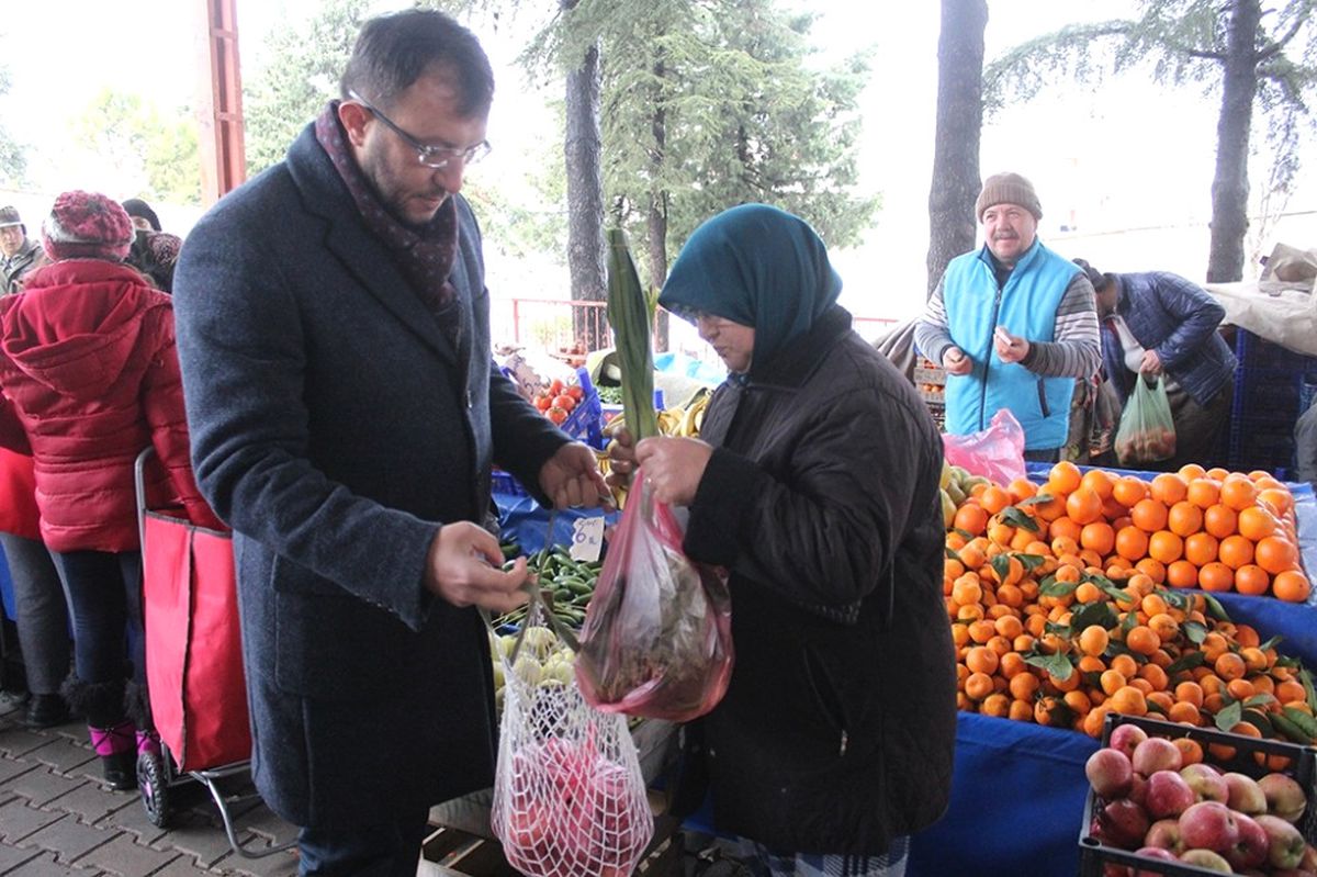Başkan Yavaş Vatandaşlara Ücretsiz Pazar Filesi Dağıttı