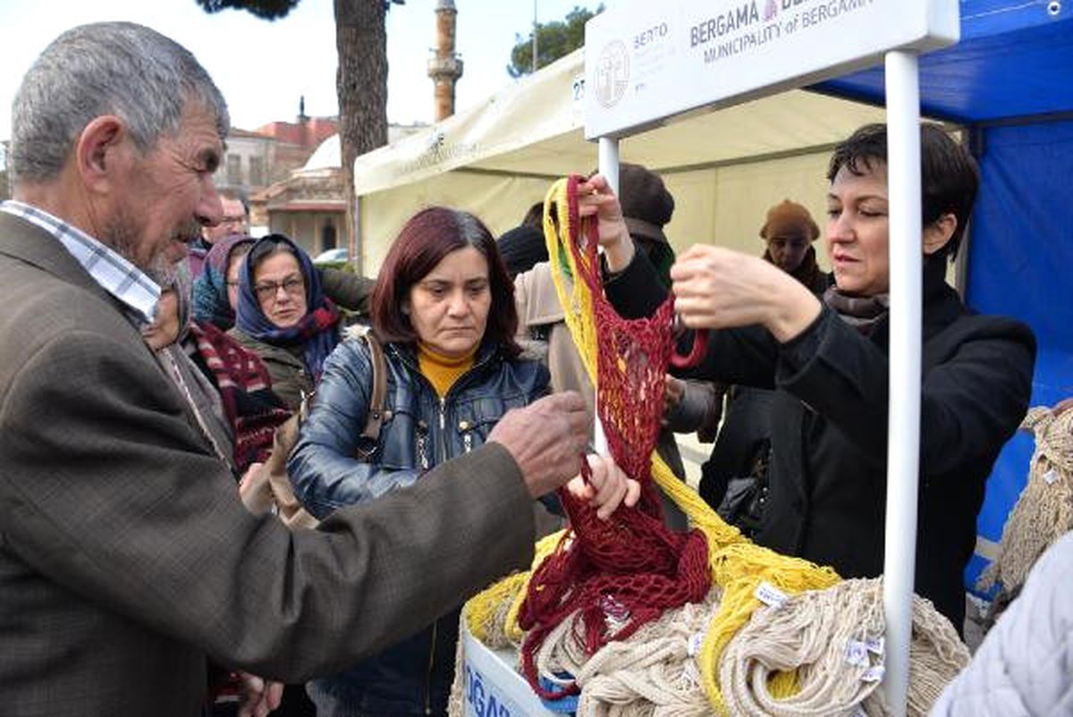 Bergama\'da \'5 Pet Şişe Getirene 1 File Hediye\' Kampanyası