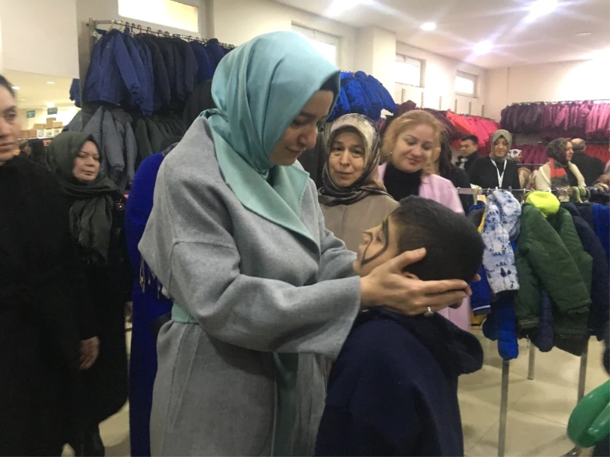 Beykoz\'da İhtiyaç Sahibi 400 Çocuğa Kışlık Giyim Yardımı Yapıldı