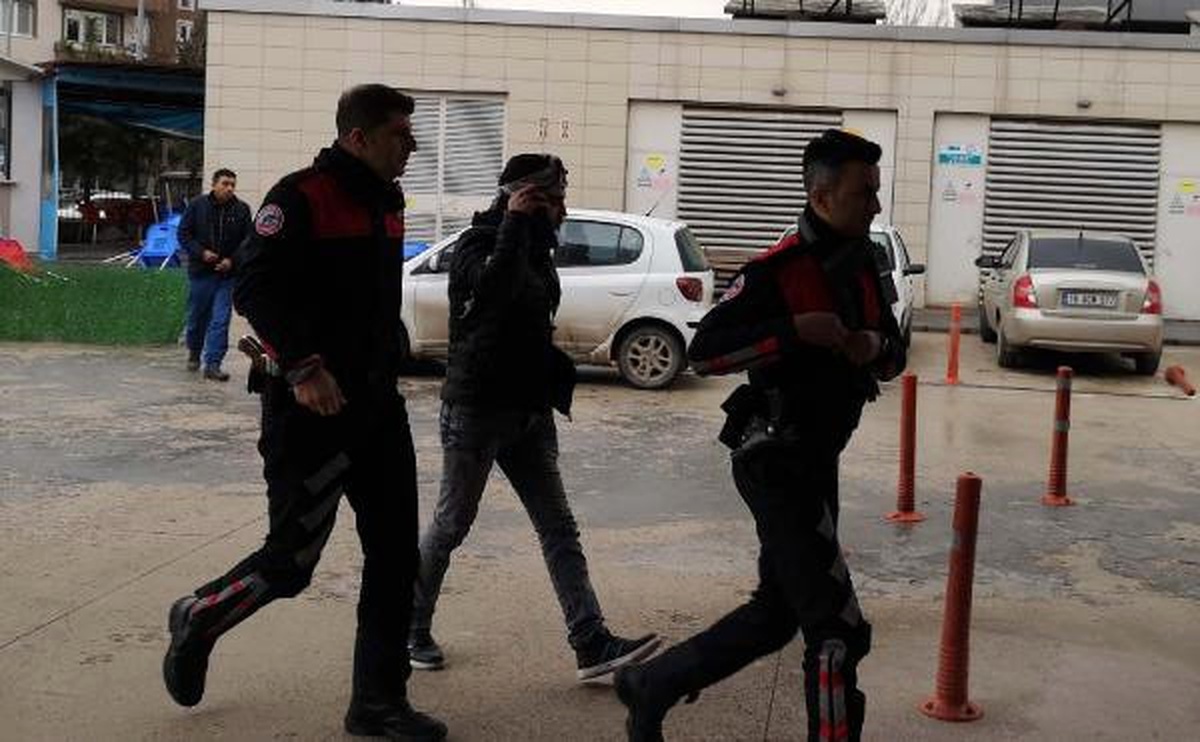 Bıçaklanan Suriyeli Kuaför, Polis Otosuyla Hastaneye Götürüldü