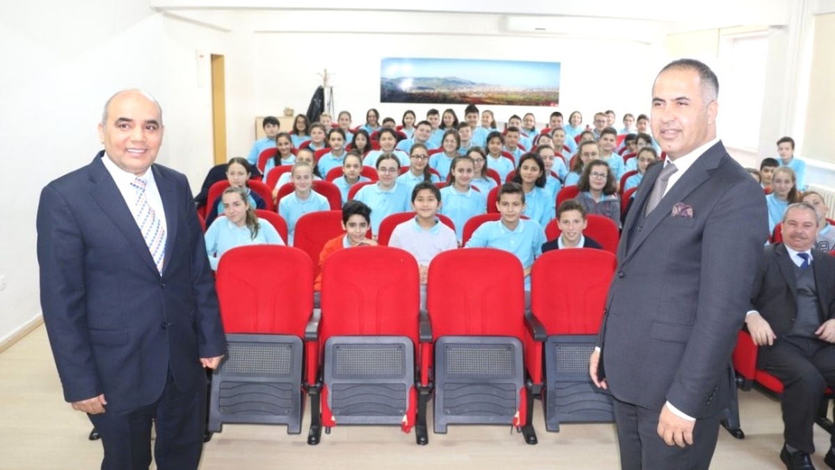 Biga\'da Mesleki Rehberlik ve Kariyer Günleri Projesi Başladı