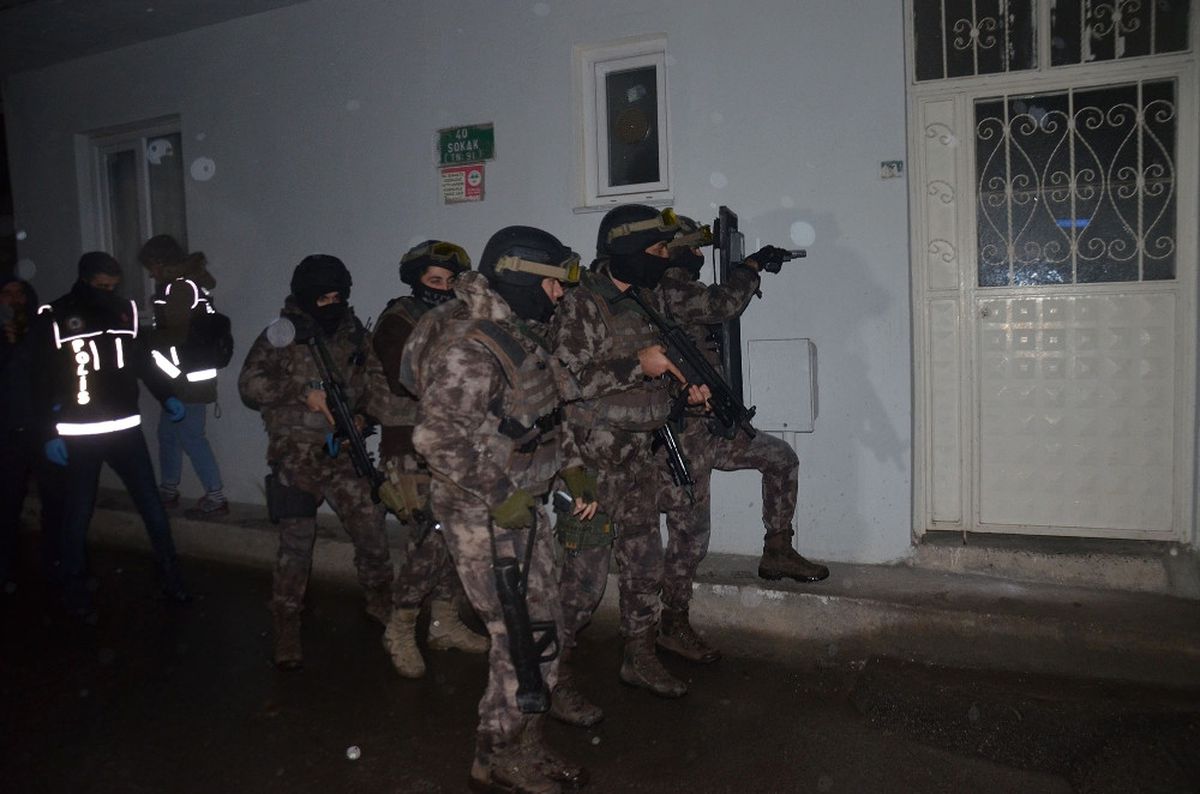 Bin Polisle Uyuşturucu Operasyonu