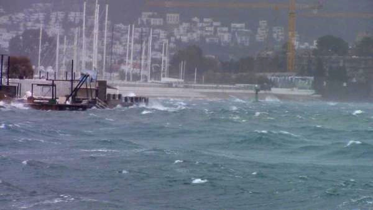 Bodrum\'da Fırtına ve Yağmur Hayatı Olumsuz Etkiledi