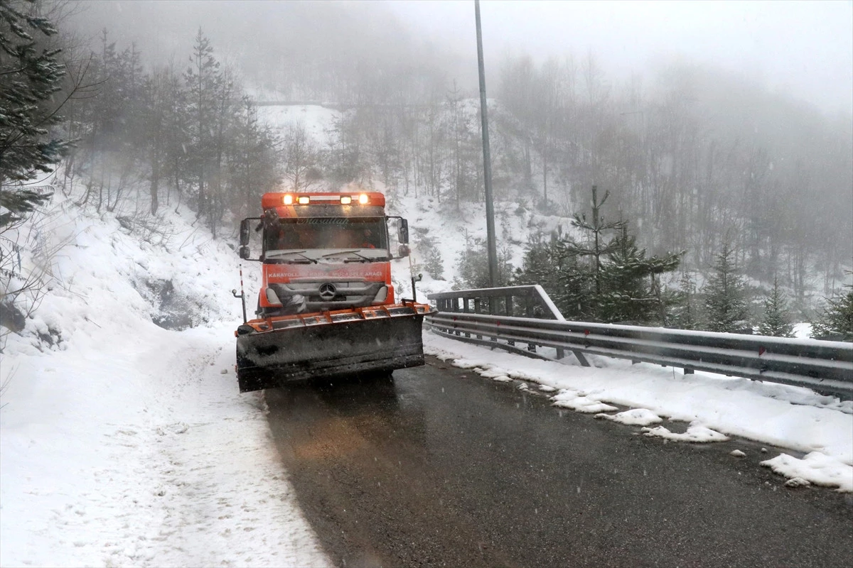 Bolu Dağı\'nda Kar Yağışı Etkili Oluyor