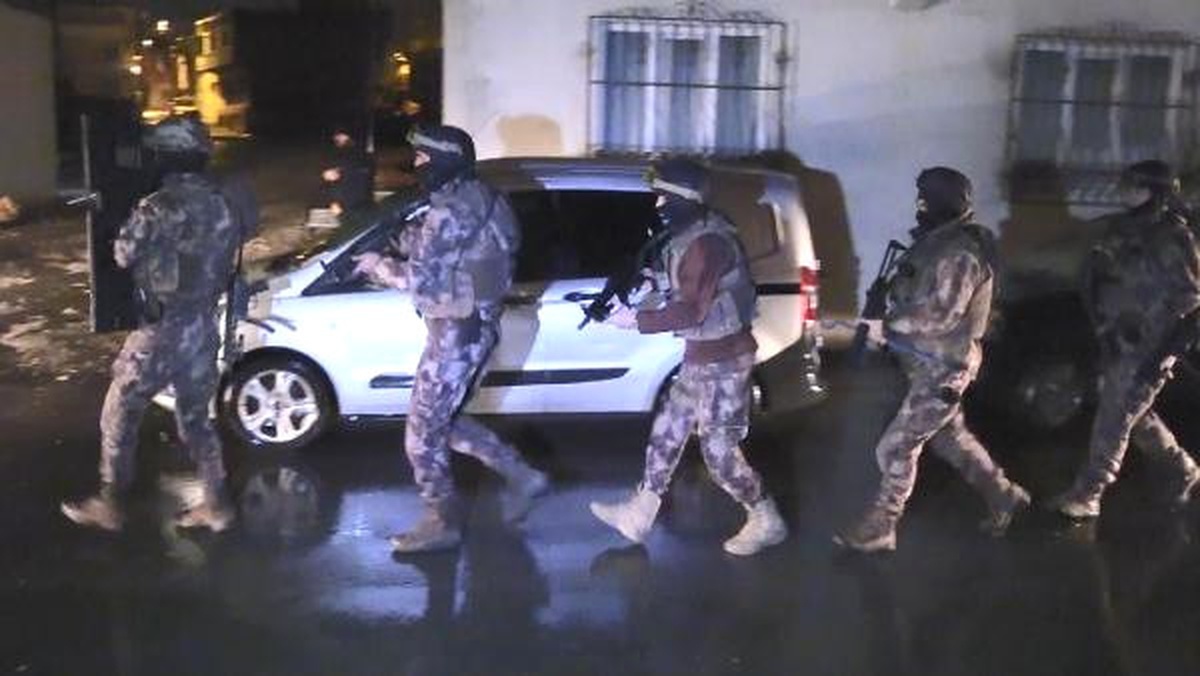 Bursa\'da Zehir Tacirlerine Şafak Operasyonu: 18 Gözaltı