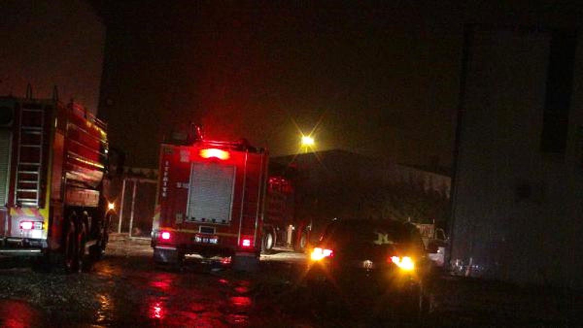 Çelik Kapı İmalathanesinde Yangın, Hasara Yol Açtı