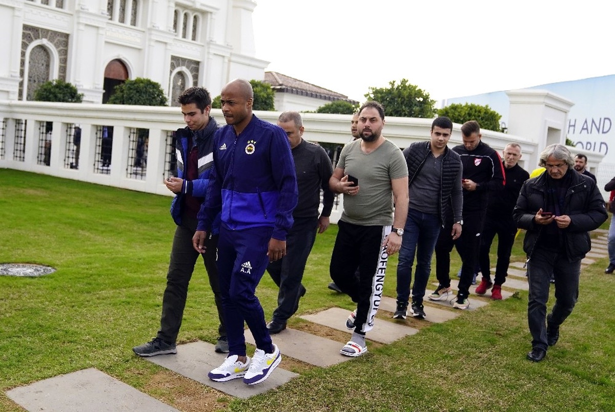 Cuma Namazı Çıkışı Fenerbahçeli Futbolculara Yoğun İlgi