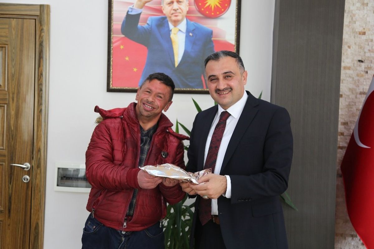 Develi\'nin Gülü Sinan\'dan Başkan Cabbar\'a Doğum Günü Hediyesi
