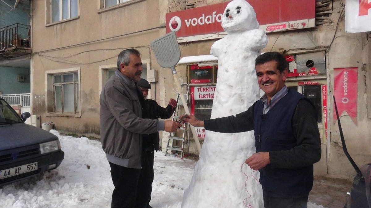 Doğanşehir\'de Kar Sevinci
