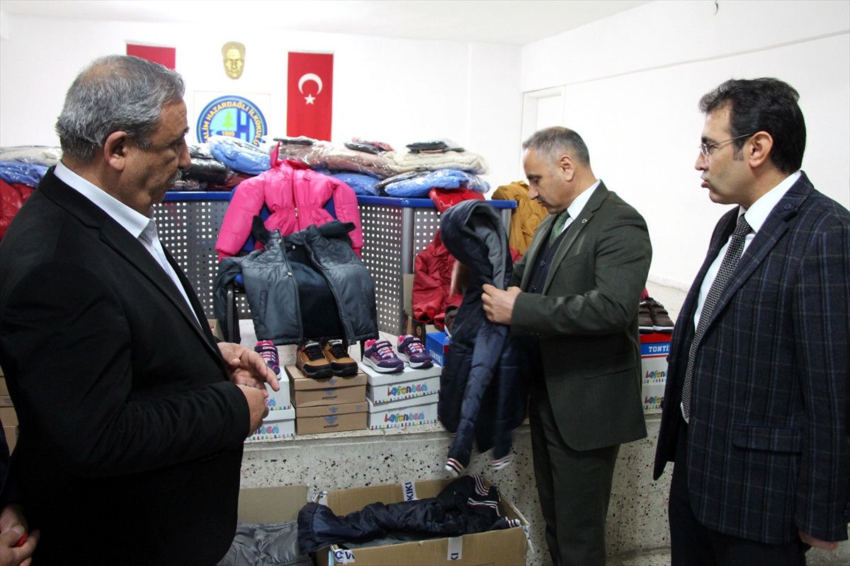 Elazığ\'da Öğrencilere Giysi Yardımı