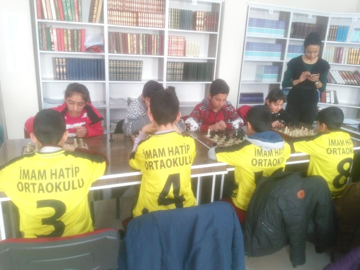 Eleşkirt\'te İlkokullar Arası Satranç Turnuvası Başladı