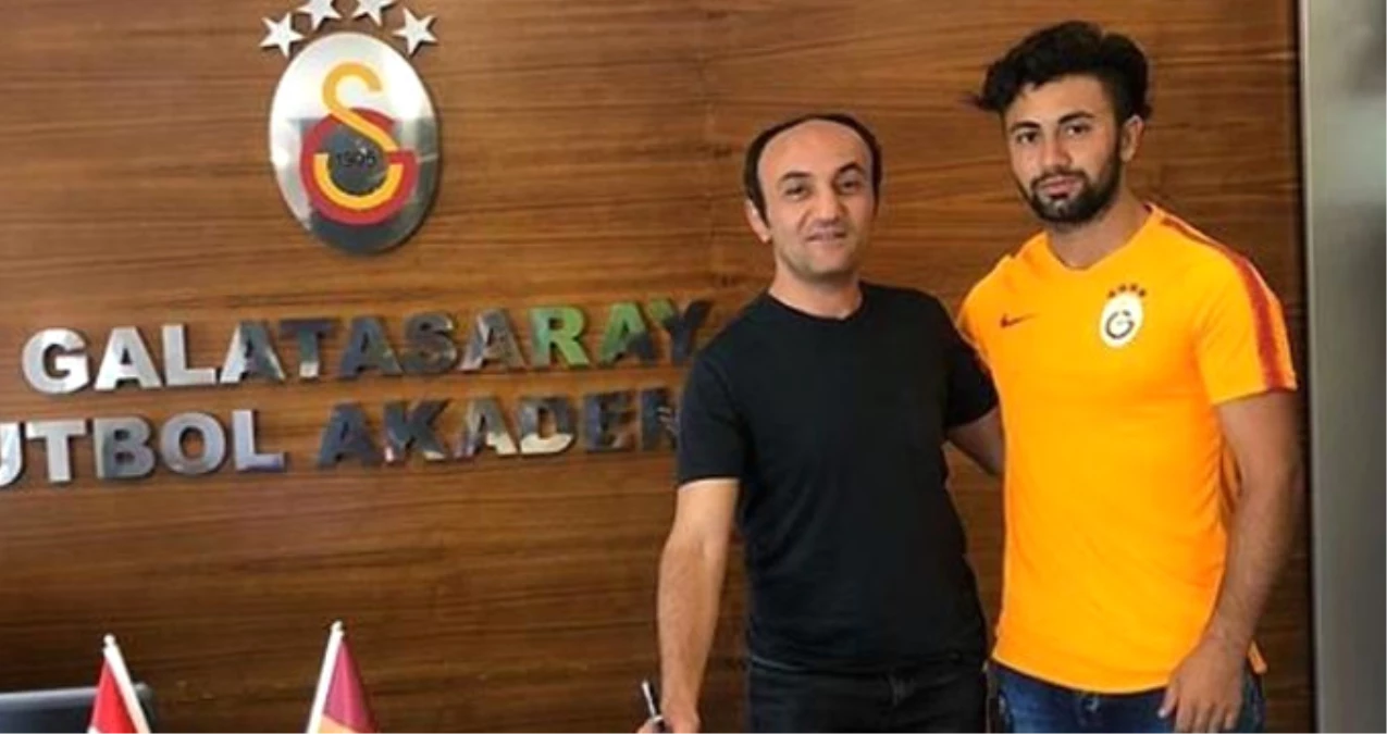 Genç Futbolcu Çekdar Orhan, Galatasaray\'a İmzayı Akrabası Ersin Korkut\'la Attı