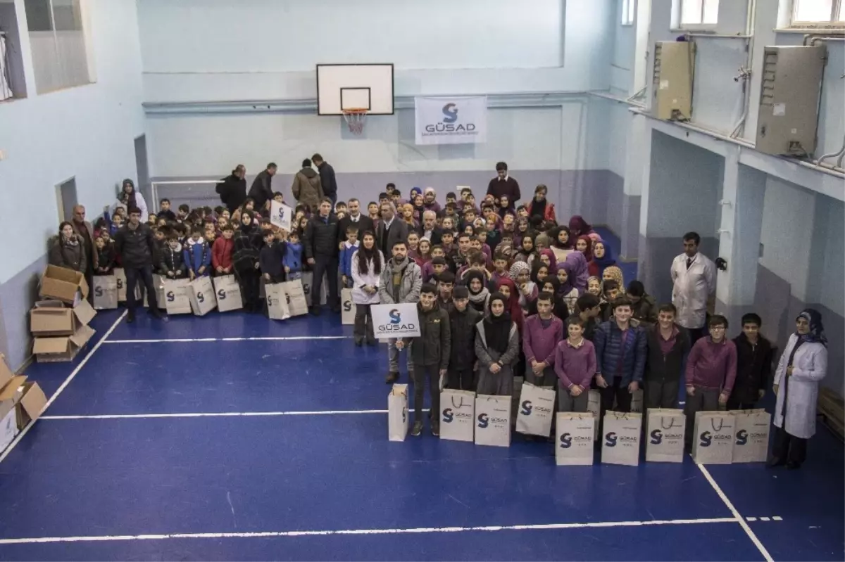 Güsad\'dan 375 Öğrenciye Kışlık Bot Yardımı