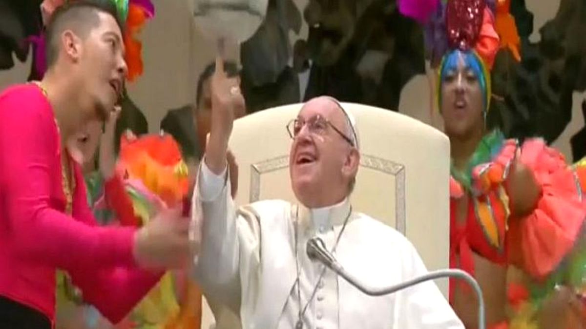 Haftanın No Comment Videoları: Papa\'dan Akrobasi Şov...