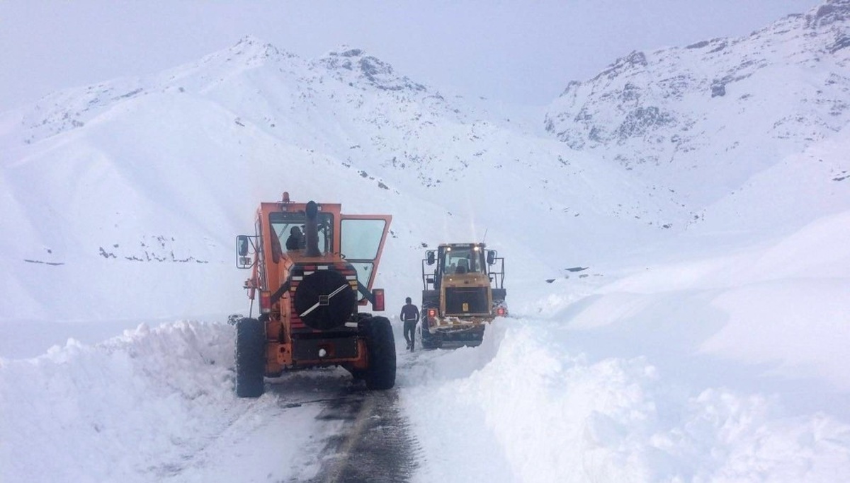 Hakkari\'de 90 Yerleşim Yerinin Yolu Kapandı