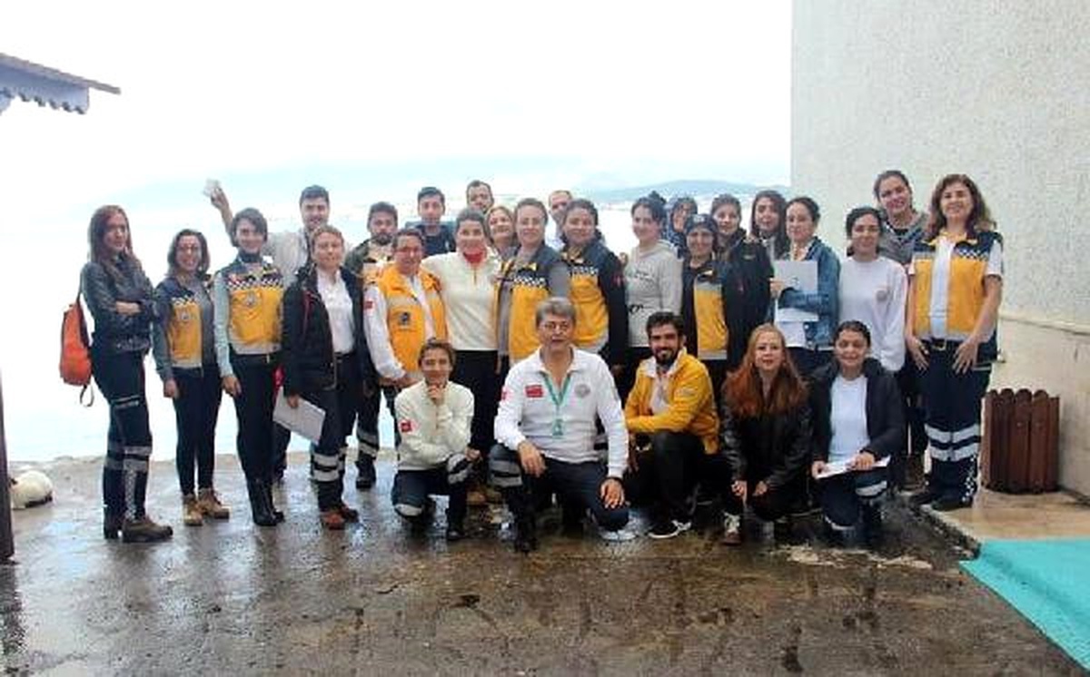 İzmir\'de, 112\'ye Yüzde 94 Oranında Gereksiz Çağrı Yapıldı