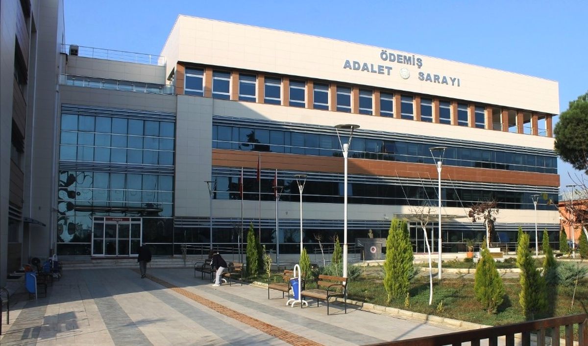 İzmir\'de Suç Örgütü Operasyonu: 8 Gözaltı