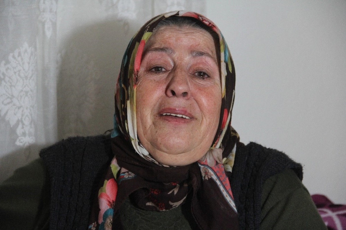 Kanser Hastası Kadın Eski Bakanın Yardımıyla Gözyaşlarına Boğuldu