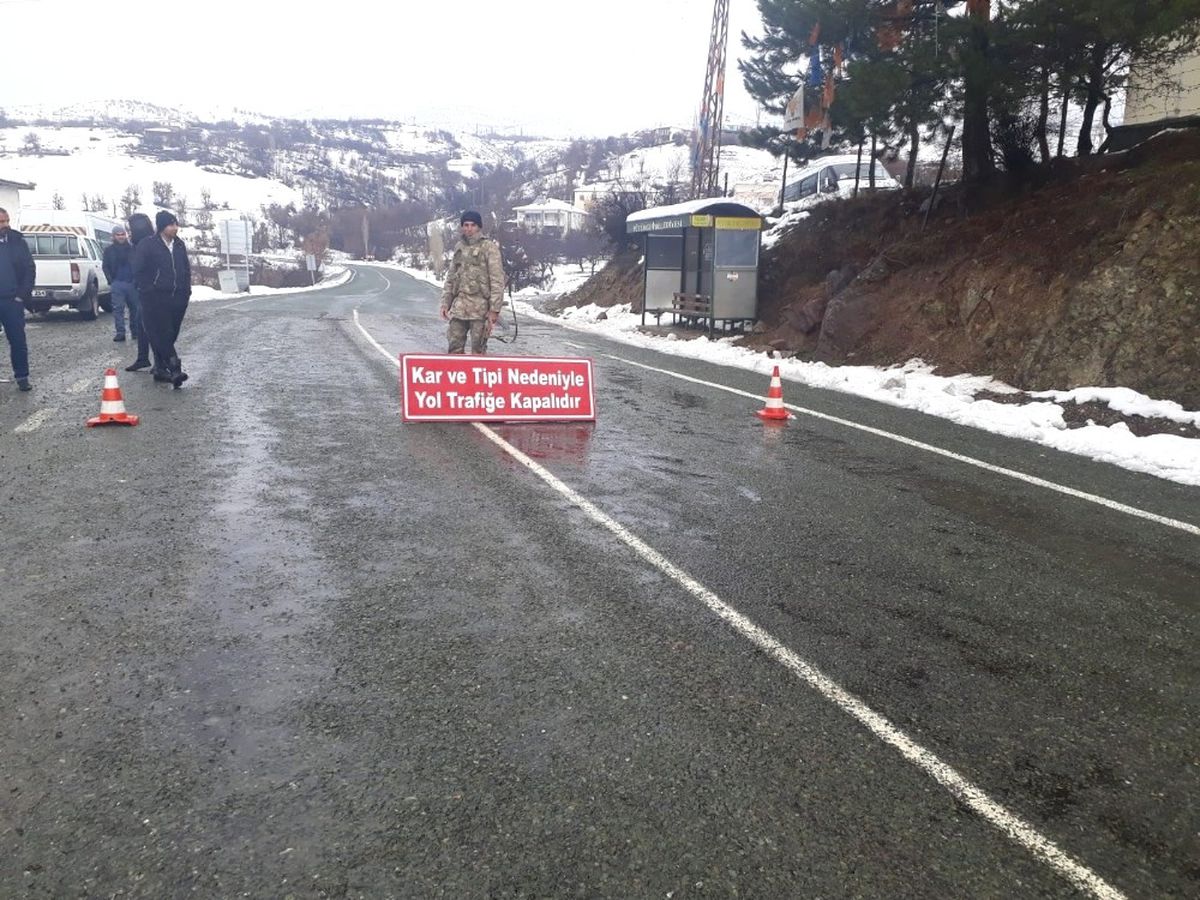 Kar ve Tipi, Malatya-Pütürge Yolunu Trafiğe Kapattı