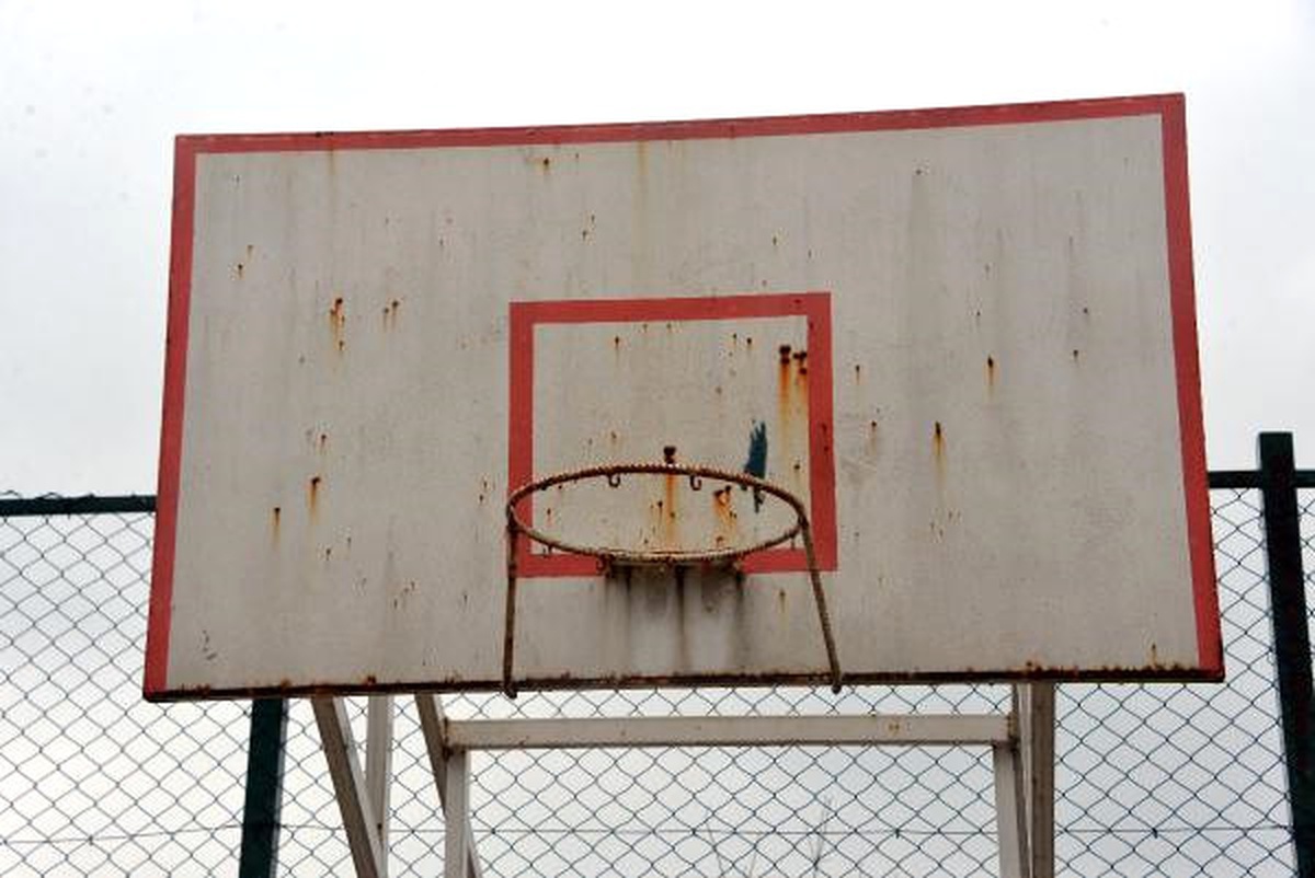 Kendini Potaya Asan Genci Polis İpi Keserek Kurtardı