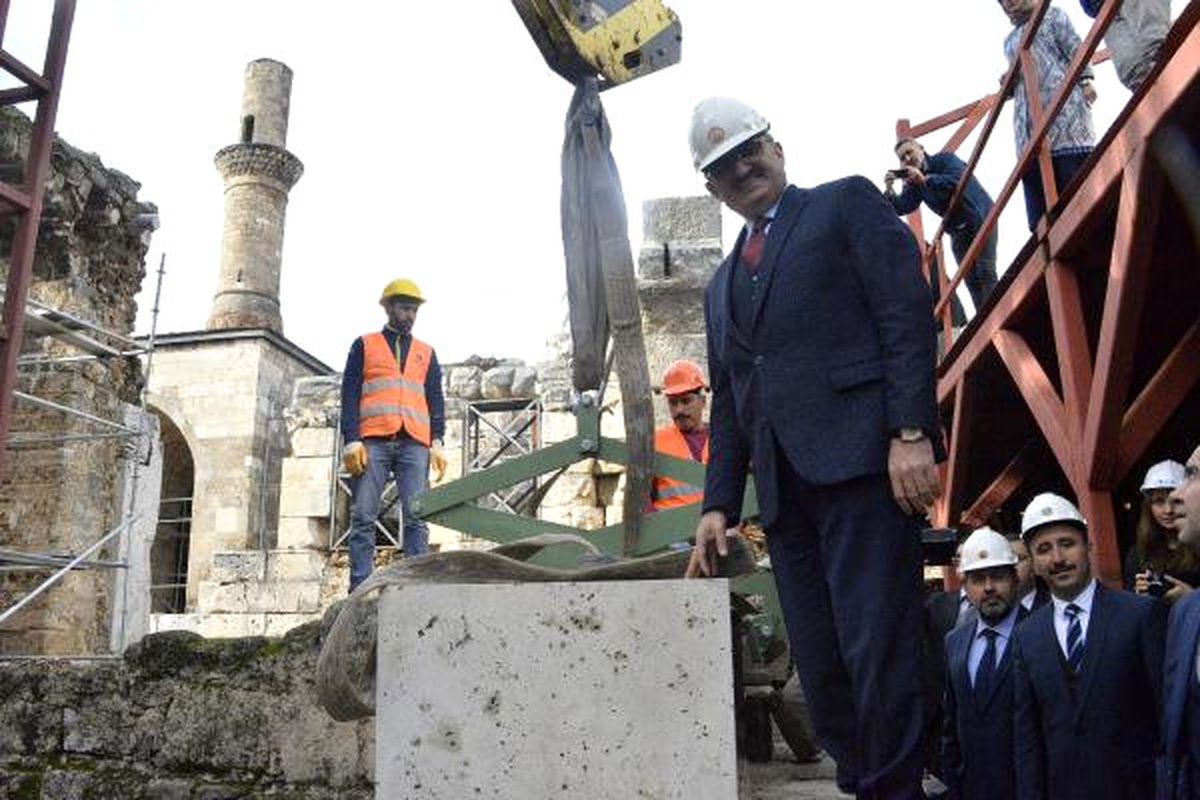 Kesik Minare\'ye İlk Taş Konuldu, Müze Cami Restorasyonu Başladı