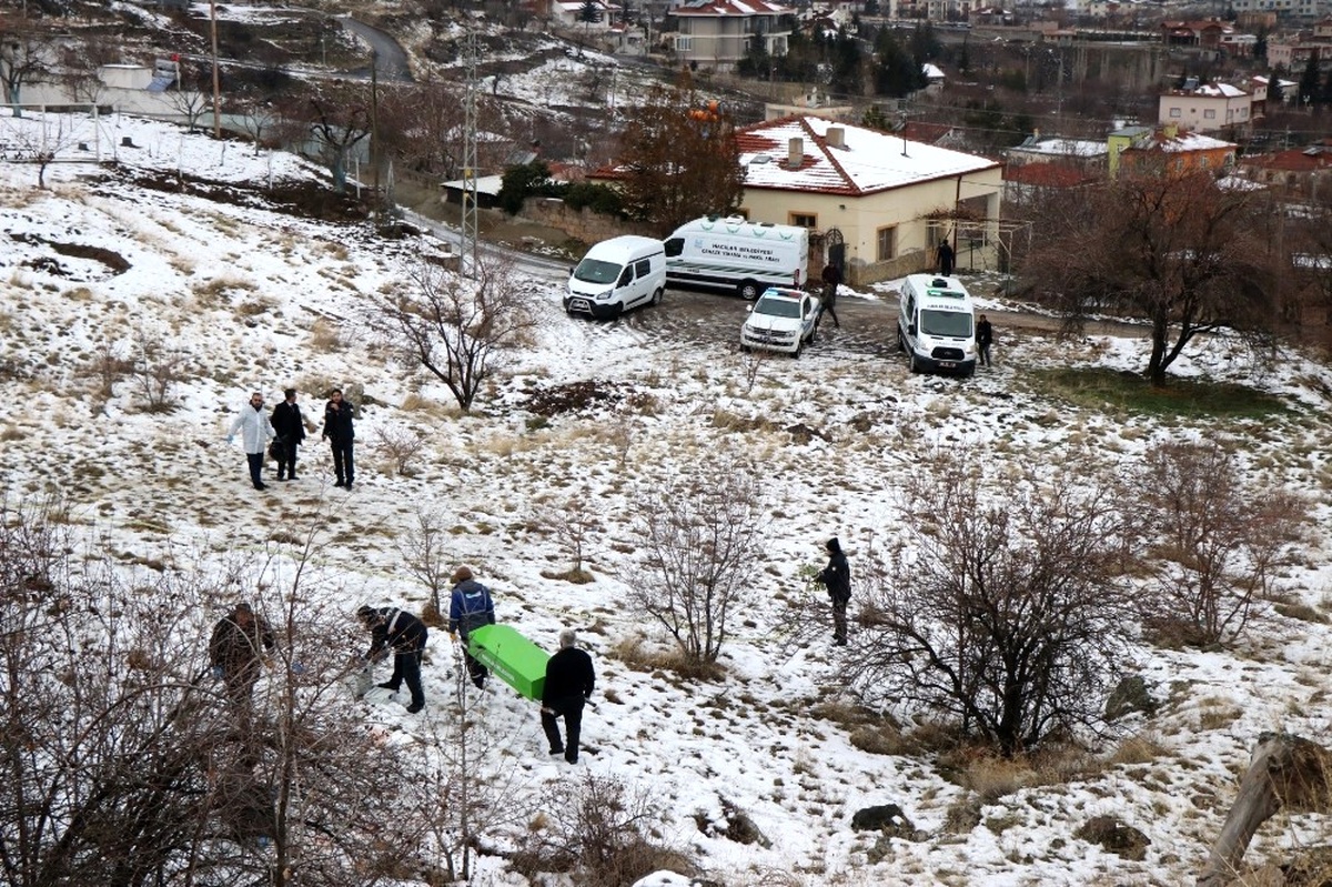 Köpeklerin Saldırdığı Lise Öğrencisi Hayatını Kaybetti