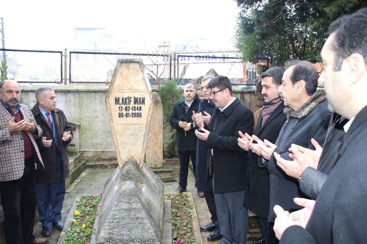 Mehmet Akif İnan Mezarı Başında Anıldı