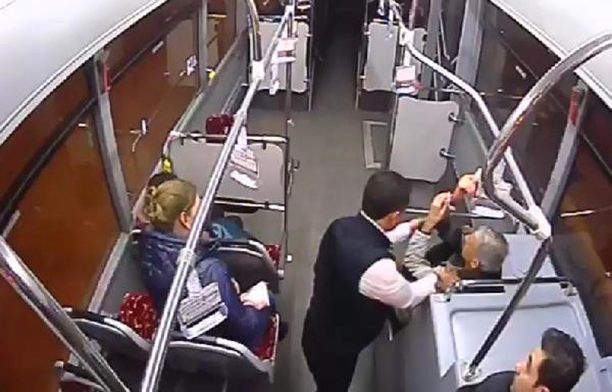 Otobüs Şoförü, Yaralı Yolcuya İlk Müdahalesi Yapıp, Ambulansa Yetiştirdi