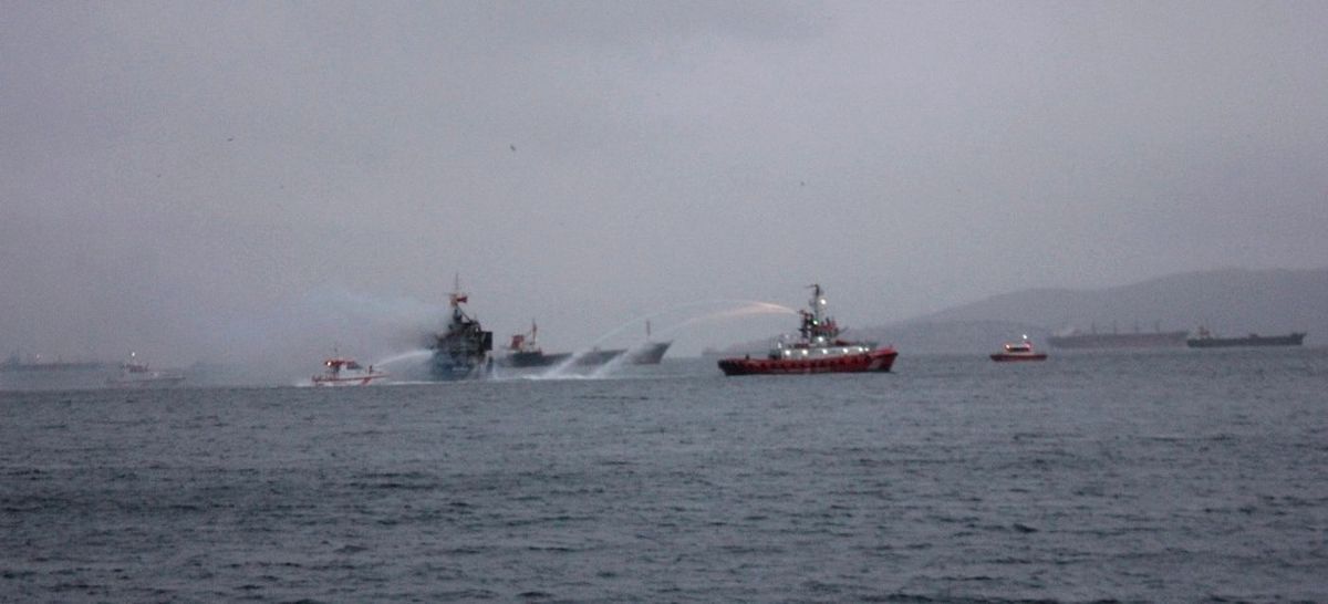 Pendik Açıklarında Yanan Gemiyi Söndürme Çalışmaları Sürüyor